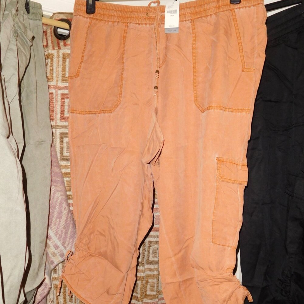 NWT 18/20W LANE Bryant PULL ON cargo CAPRI PANTS ORANGE rouched legs ties